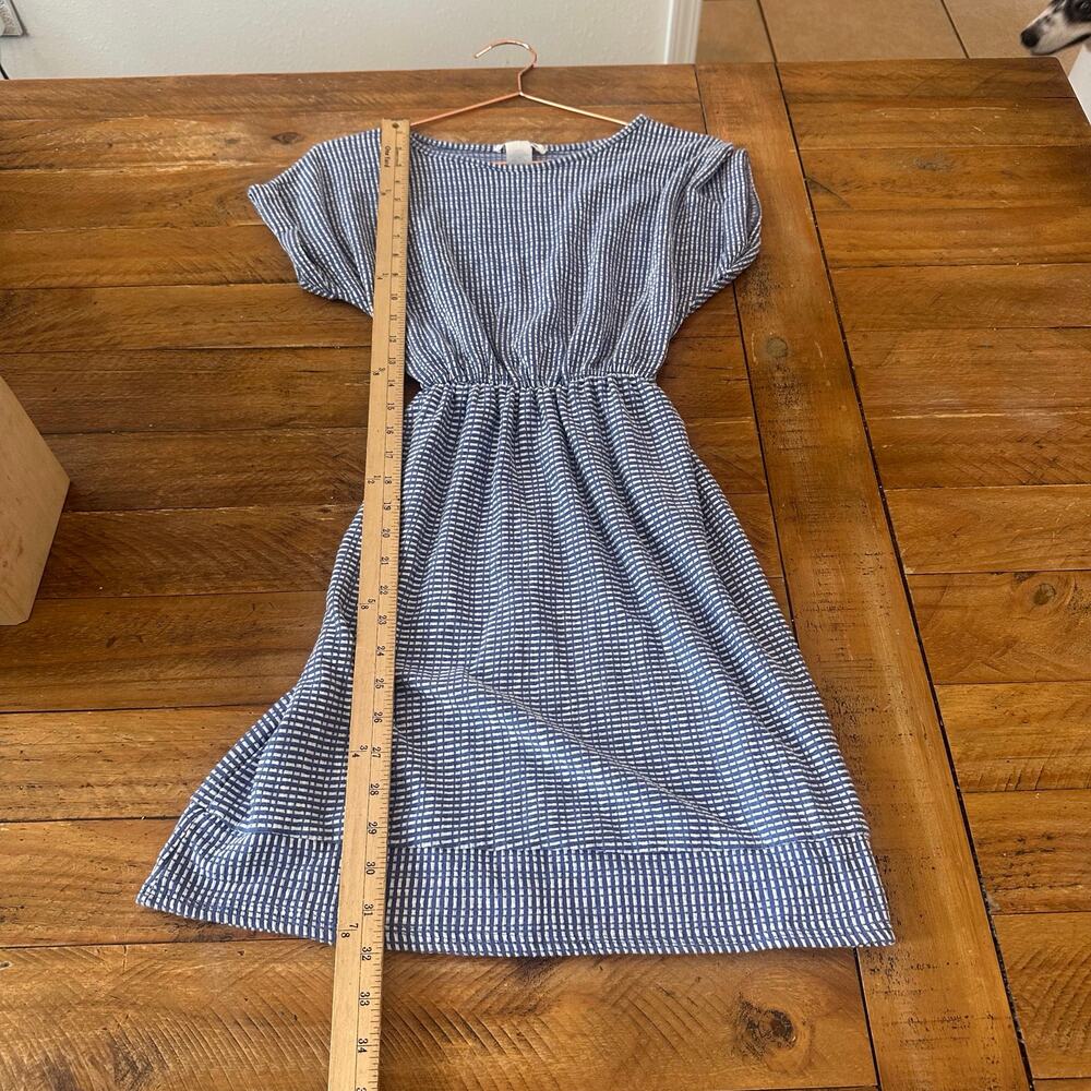 Caution to the wind patterned short sleeve dress with tie at waist size small - Picture 4 of 5